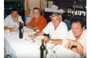 27 - En el restaurante Oasis - 2001
